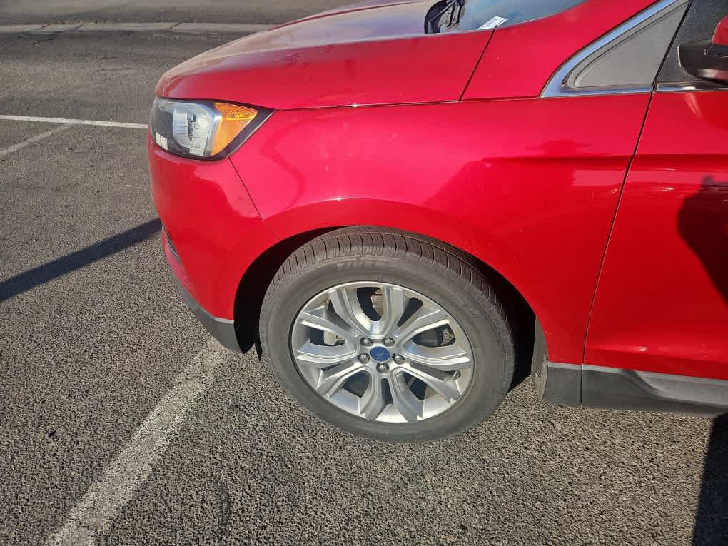 Certified 2020 Ford Edge Titanium FWD image 3