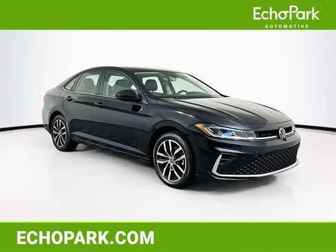 Used 2025 Volkswagen Jetta SE FWD image 1