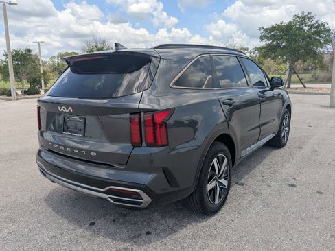 Used 2022 Kia Sorento S w/ Panoramic Sunroof Package FWD image 4