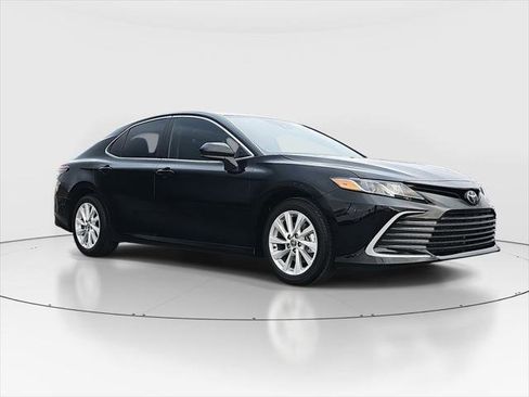 Certified 2024 Toyota Camry LE image 3