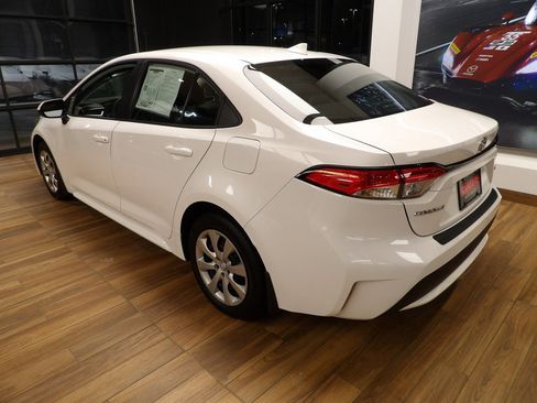 Used 2022 Toyota Corolla LE image 8