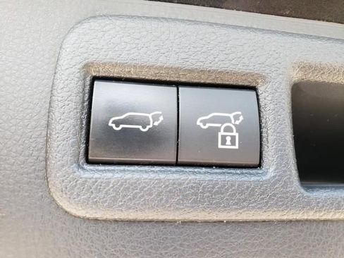 Used 2022 Toyota Venza Limited AWD/4WD image 7