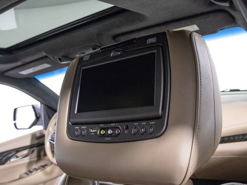Used 2018 Cadillac Escalade ESV Platinum AWD/4WD image 28