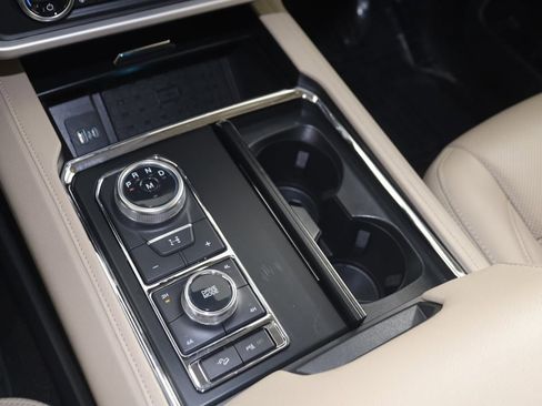 Used 2022 Ford Expedition XLT image 27