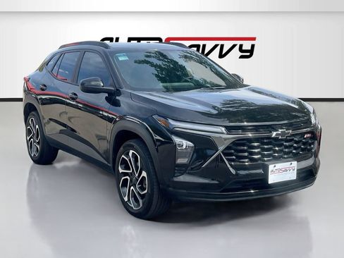 Used 2025 Chevrolet Trax RS w/ Driver Confidence Package FWD image 1