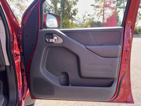 Used 2021 Nissan Frontier PRO-4X w/ Pro-4x Utility Package image 15