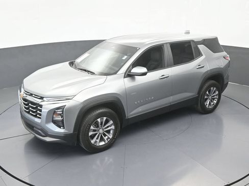 Used 2026 Chevrolet Equinox LT FWD image 44