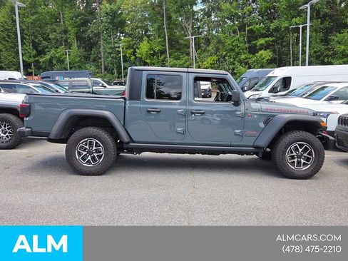Used 2025 Jeep Gladiator Rubicon w/ Convenience Group AWD/4WD image 13