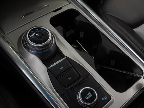 Used 2022 Ford Explorer XLT w/ Equipment Group 202A image 41