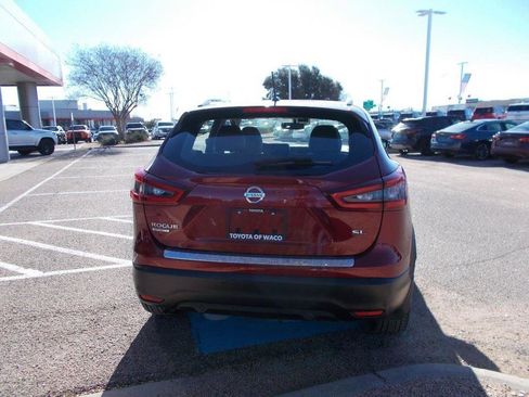 Used 2020 Nissan Rogue Sport SL w/ Premium Package image 4