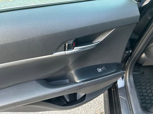 Used 2018 Toyota Camry L image 22