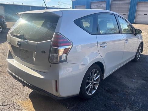 Used 2015 Toyota Prius V Five image 11