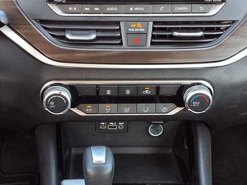 Used 2024 Nissan Altima 2.5 SV image 14