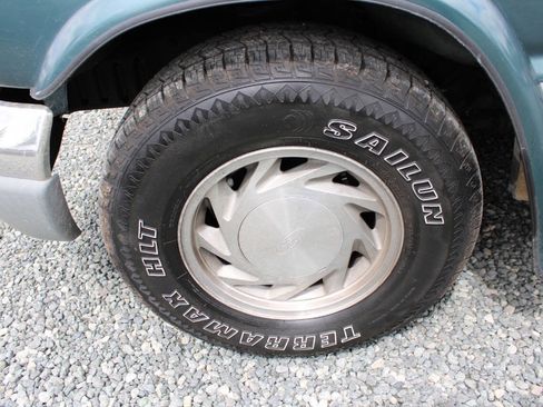 Used 1997 Ford E-150 and Econoline 150 RWD image 32