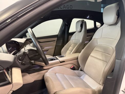 Used 2022 Porsche Taycan image 8