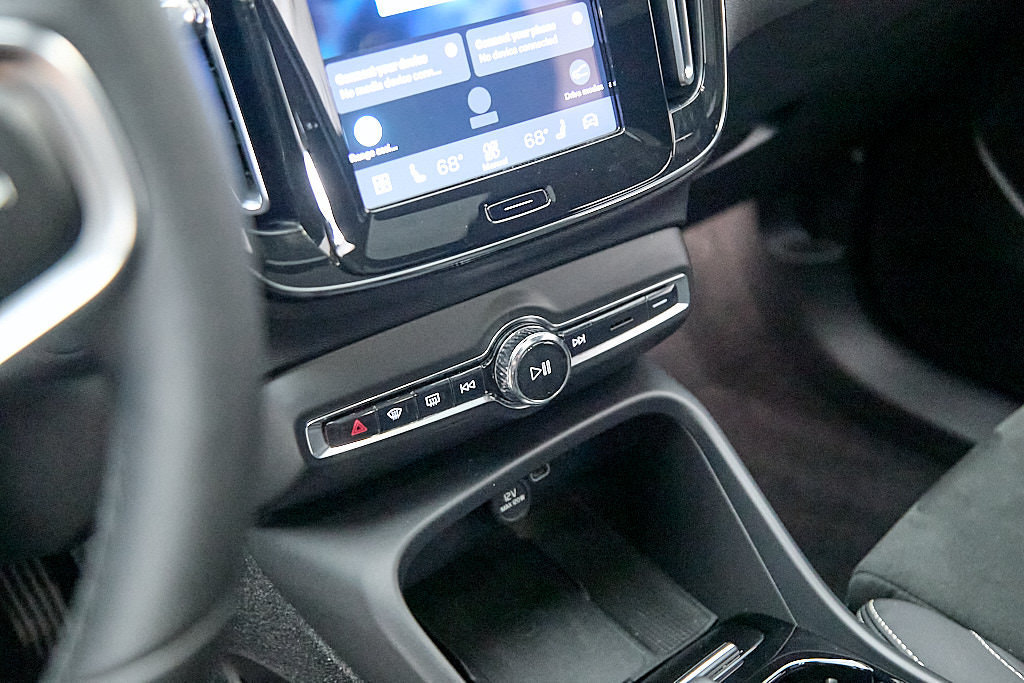 Certified 2023 Volvo XC40 Recharge Plus AWD/4WD image 15