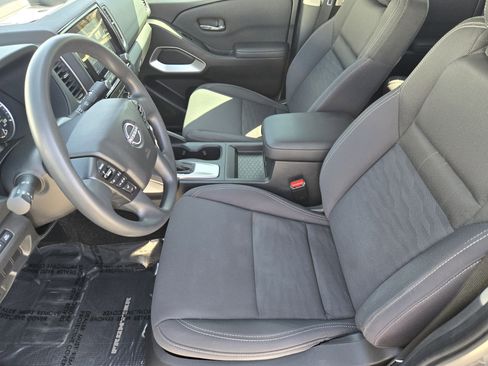 Used 2022 Nissan Frontier SV w/ Technology Package image 11