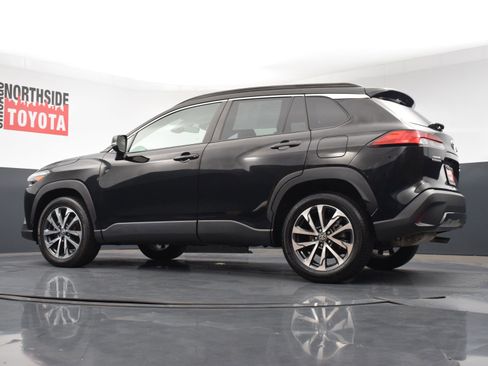 Used 2022 Toyota Corolla Cross XLE image 27