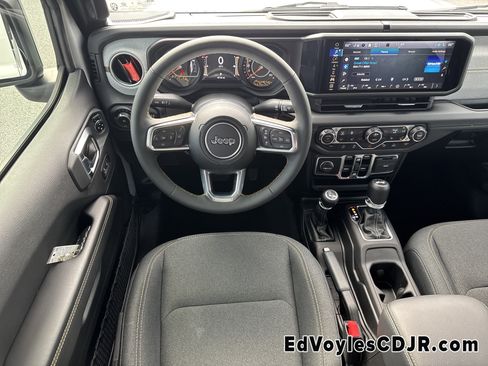 Certified 2024 Jeep Wrangler Sahara w/ Technology Group image 27