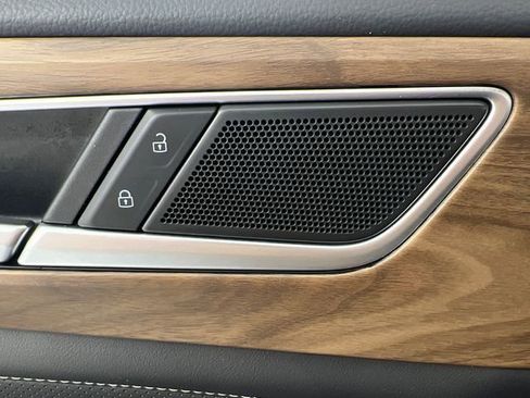 Used 2025 Volkswagen Atlas SE image 12