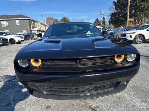Used 2019 Dodge Challenger SXT w/ Plus Package image 8