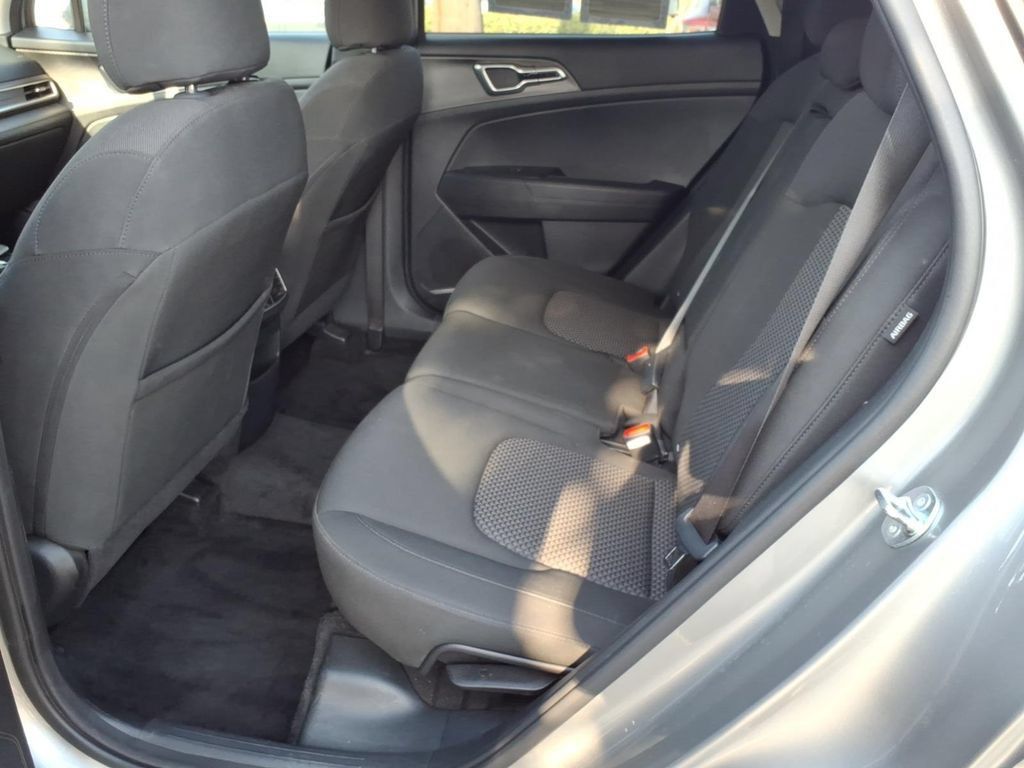 Used 2025 Kia Sportage LX AWD/4WD image 22