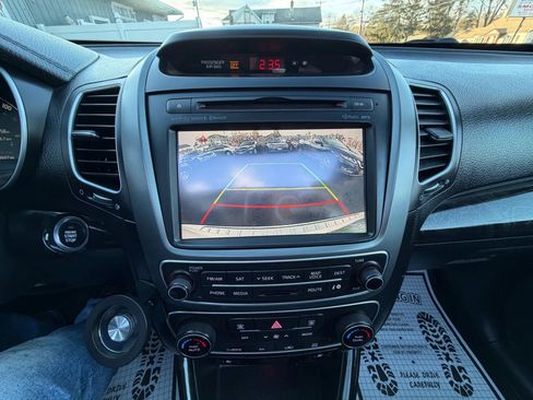 Used 2015 Kia Sorento SX image 13