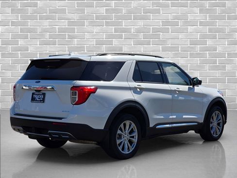 Used 2023 Ford Explorer XLT AWD/4WD image 5