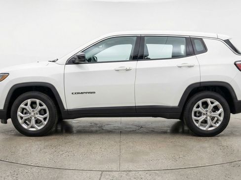 Used 2025 Jeep Compass Latitude image 5