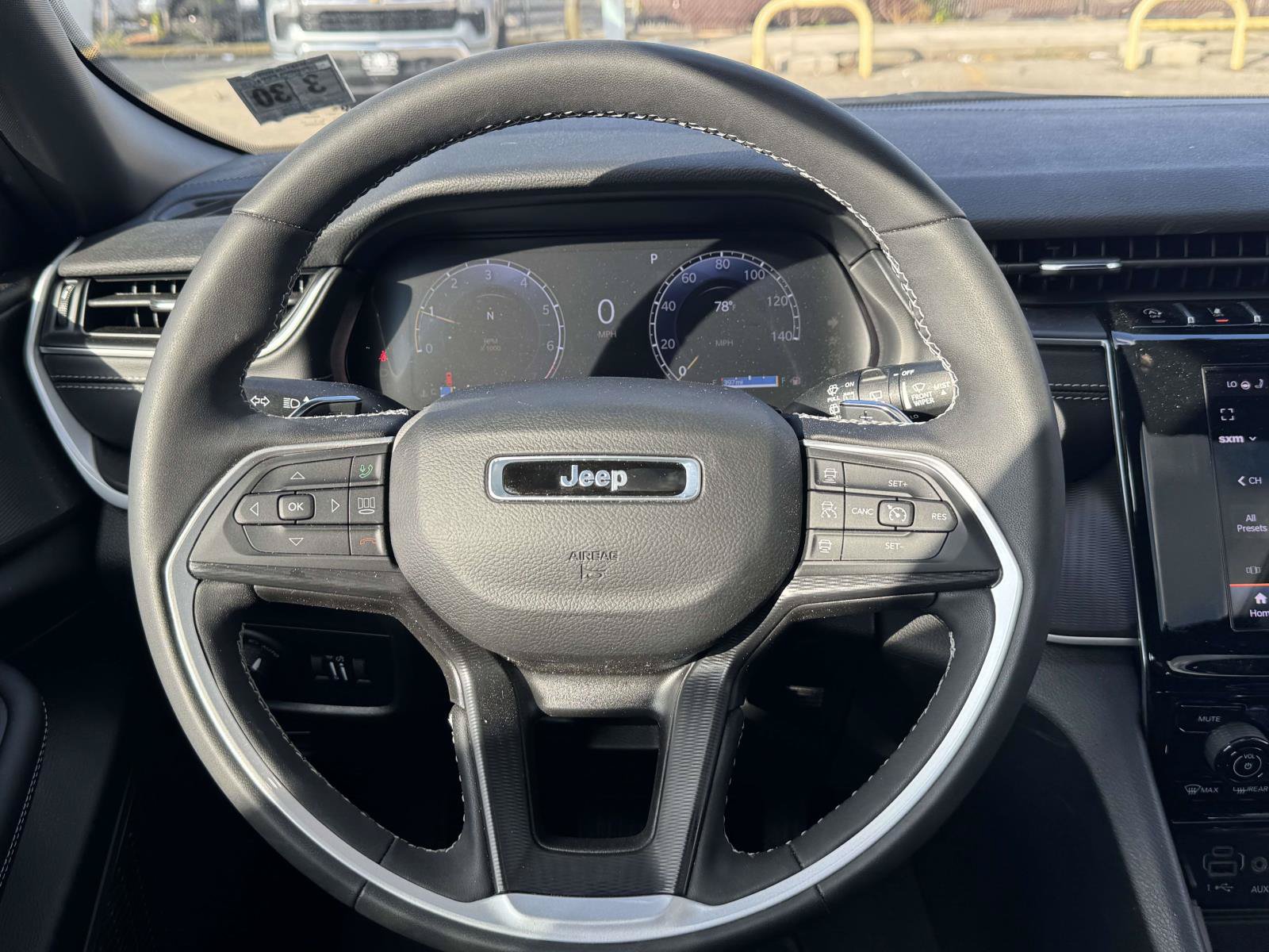 Used 2025 Jeep Grand Cherokee Laredo X w/ Luxury Tech Group I AWD/4WD image 32