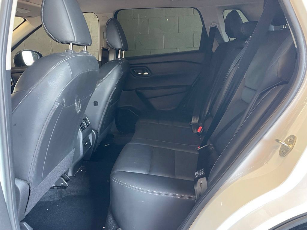 Certified 2024 Nissan Rogue SL FWD image 16