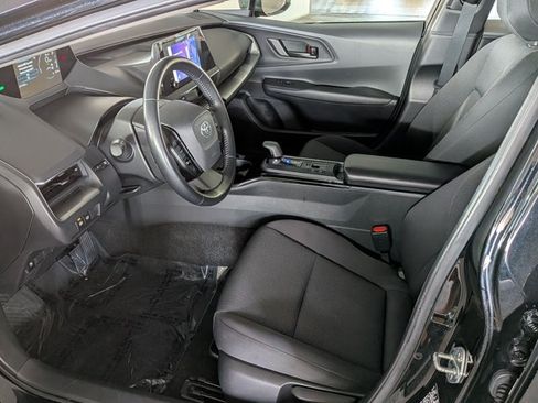 Used 2024 Toyota Prius LE FWD image 17