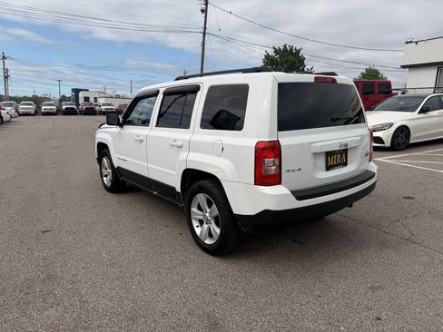 Used 2014 Jeep Patriot Latitude w/ All Weather Capability Group AWD/4WD image 8