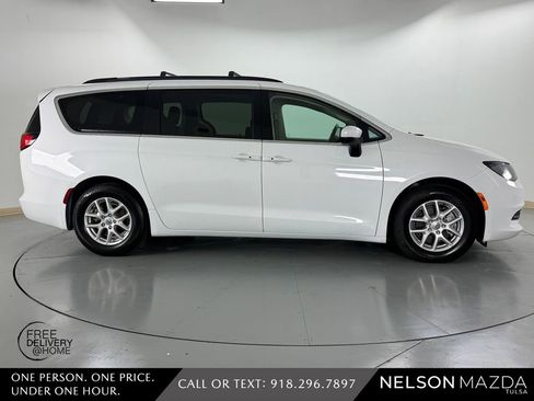 Used 2021 Chrysler Voyager Lxi FWD image 5