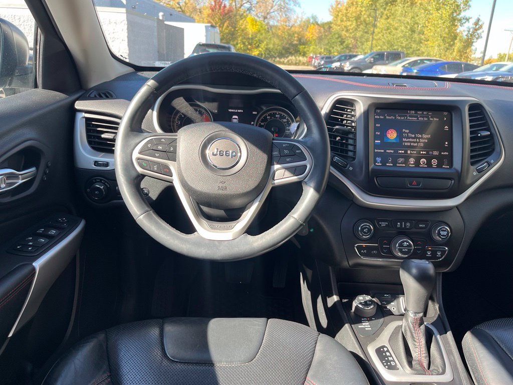 Used 2017 Jeep Cherokee Trailhawk AWD/4WD image 20