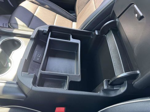 Used 2024 GMC Yukon SLT w/ SLT Luxury Package AWD/4WD image 38