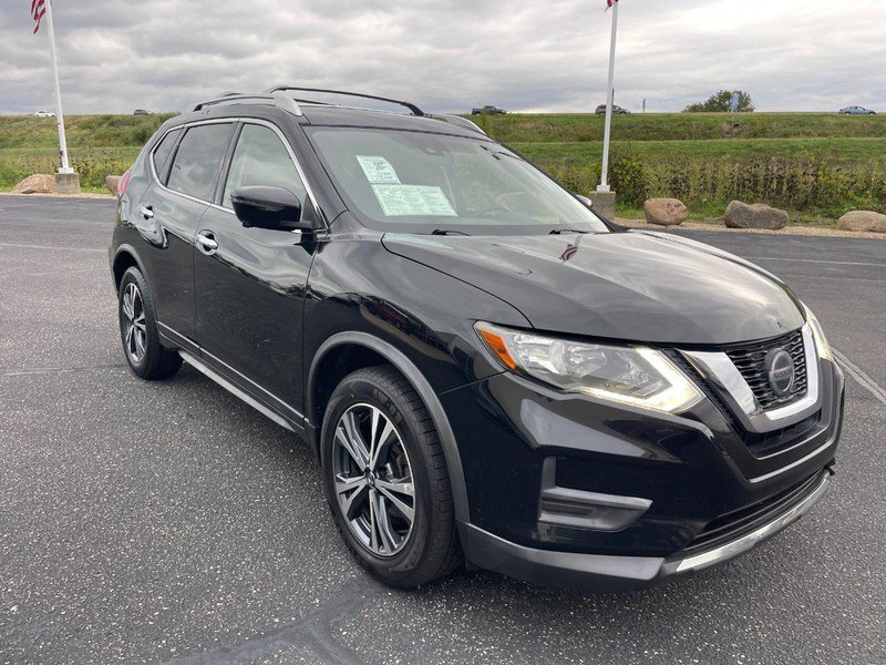 Used 2019 Nissan Rogue SV w/ Premium Package FWD image 2