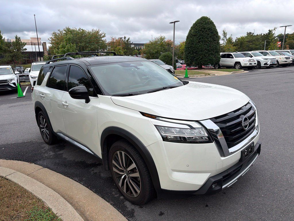 Used 2023 Nissan Pathfinder Platinum w/ Cargo Package AWD/4WD image 5