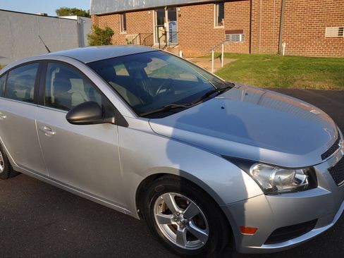 Used 2012 Chevrolet Cruze LS w/ Connectivity Package FWD image 7