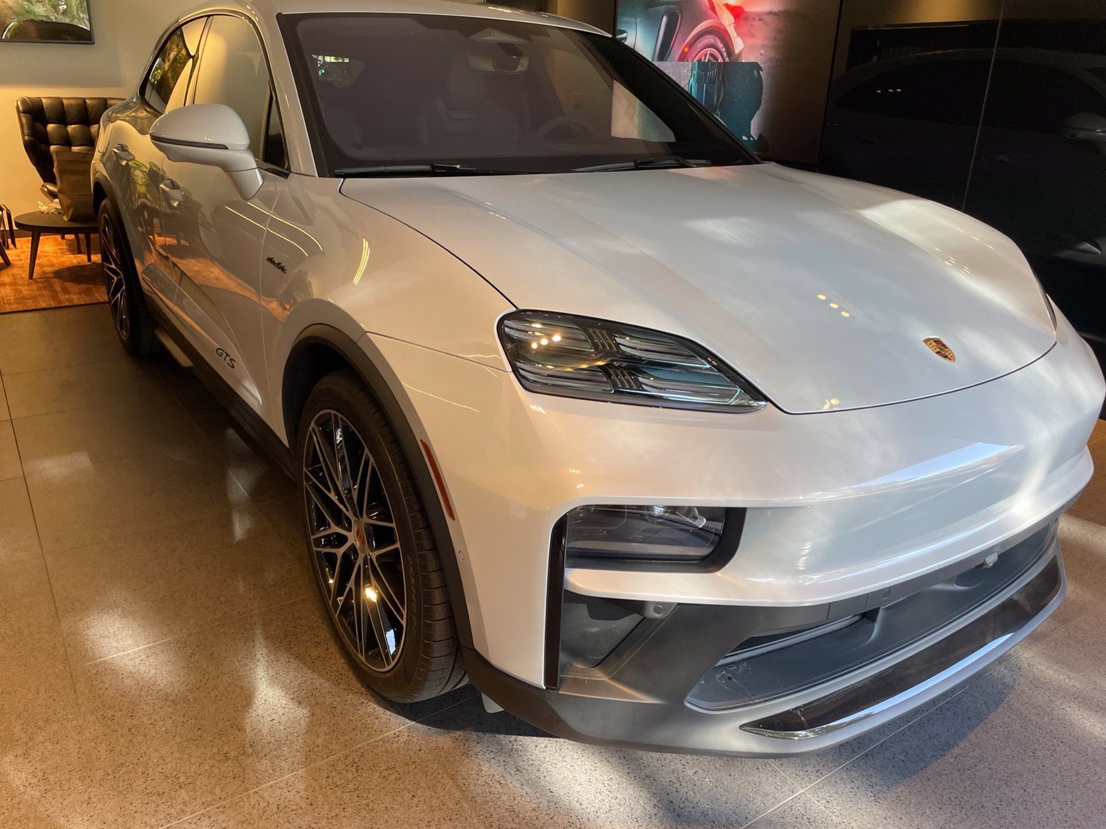 Certified 2026 Porsche Macan GTS Electric AWD/4WD image 3