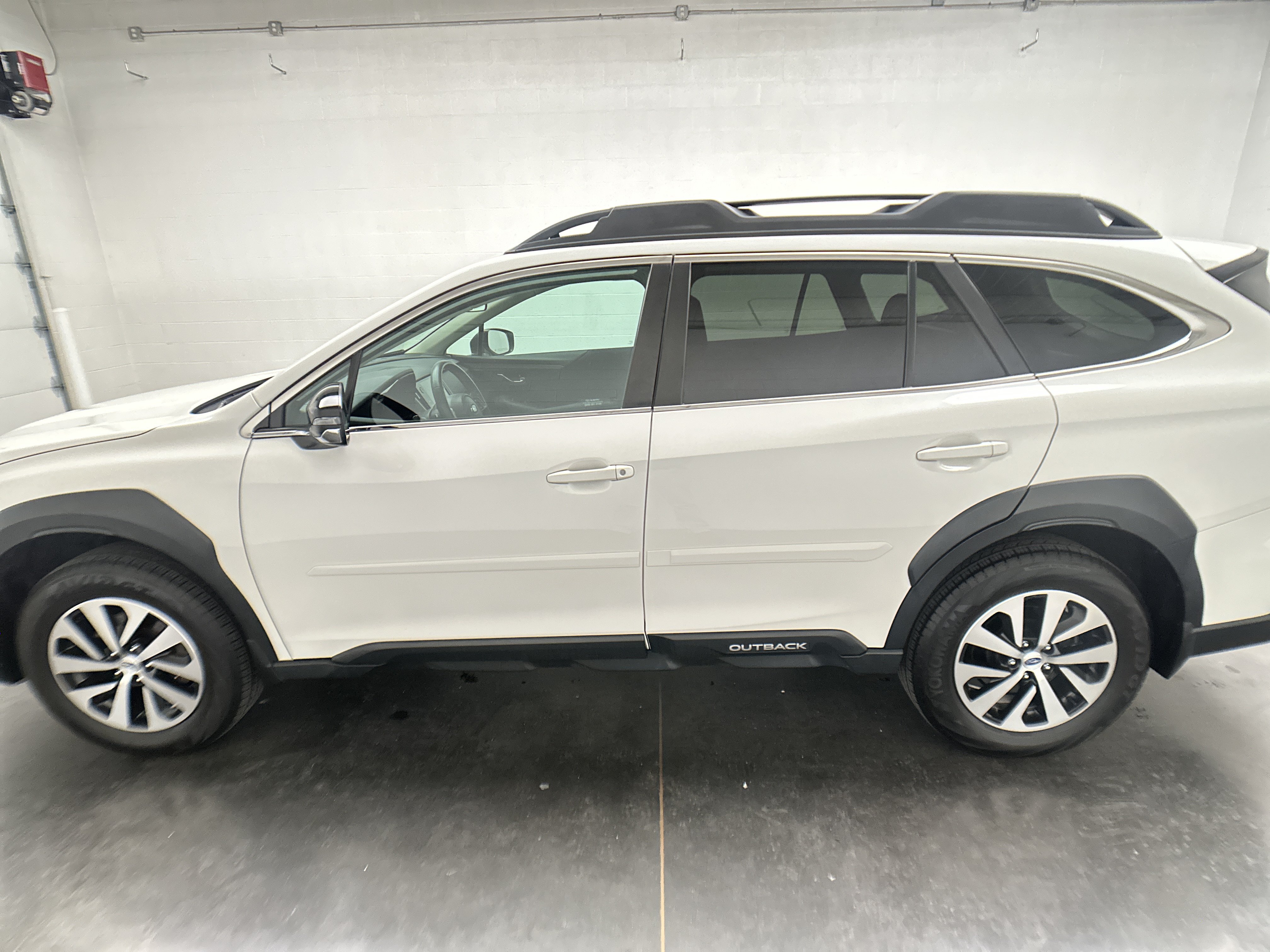 Used 2025 Subaru Outback Premium AWD/4WD image 5