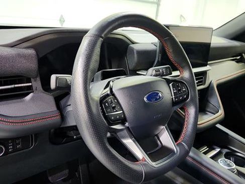 Used 2025 Ford Explorer ST-Line w/ ST-Line Street Pack image 11
