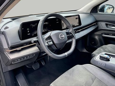 Used 2023 Nissan Ariya FWD image 16