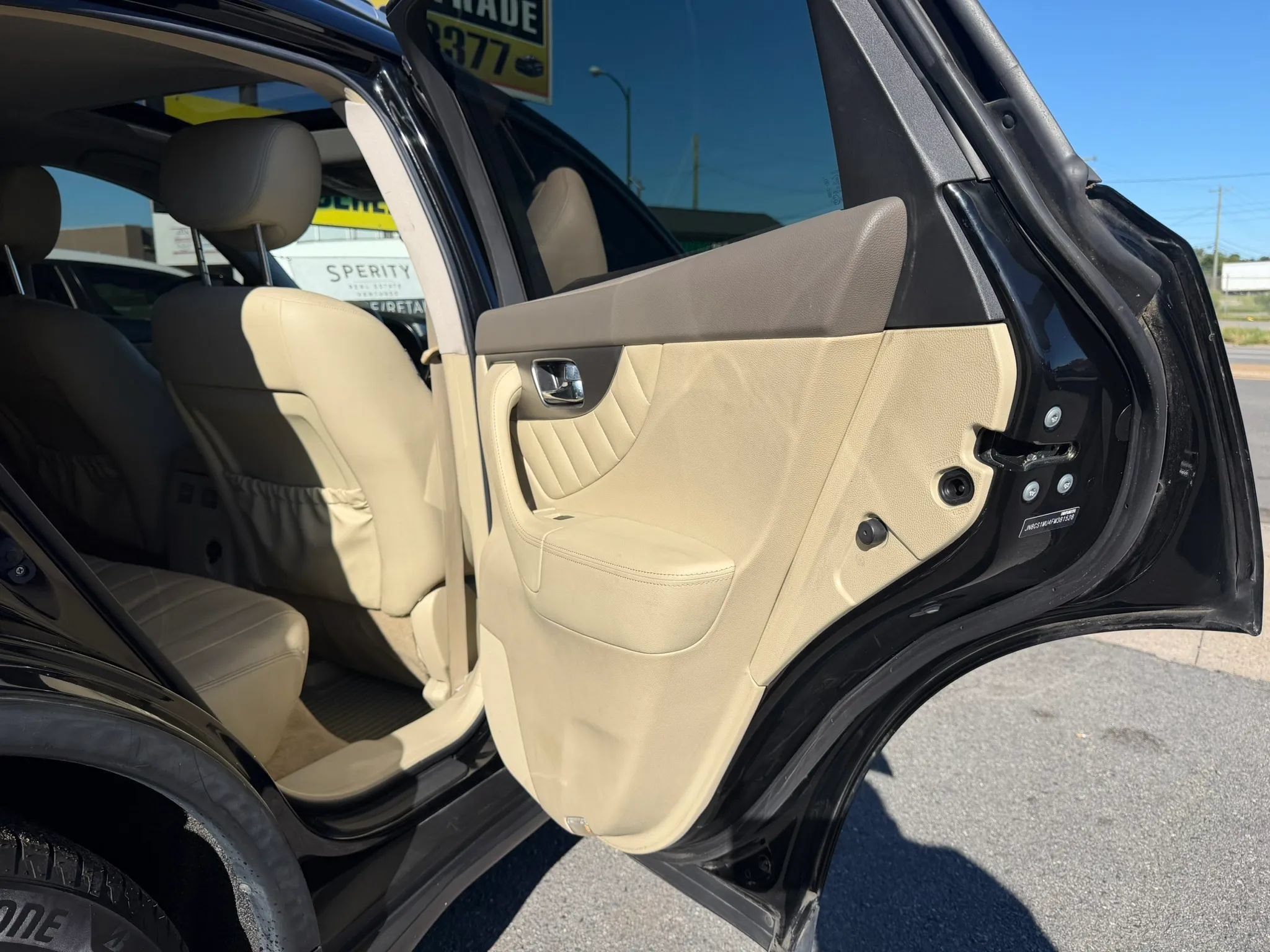 Used 2015 INFINITI QX70 2WD w/ Premium Package image 10