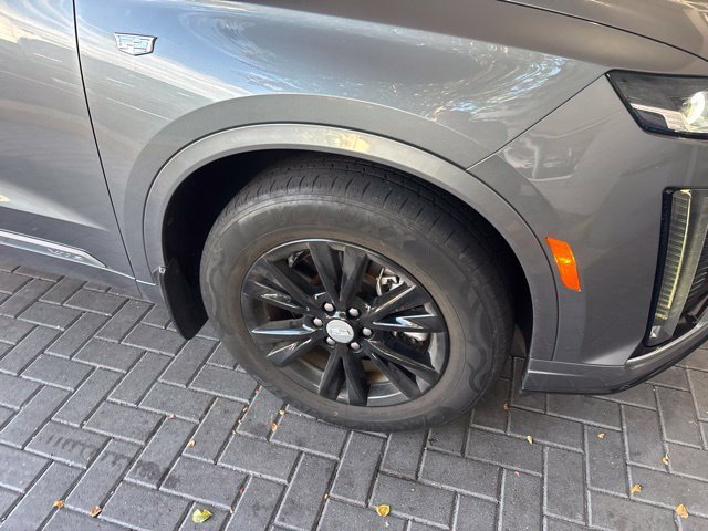 Used 2022 Cadillac XT6 Luxury FWD image 2
