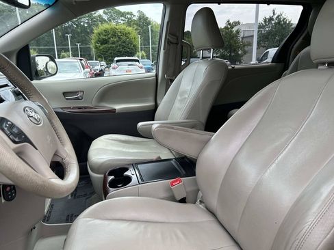 Used 2012 Toyota Sienna XLE FWD image 21