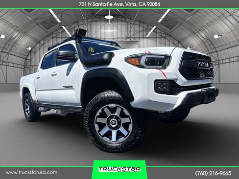 Used 2018 Toyota Tacoma SR5 RWD image 1