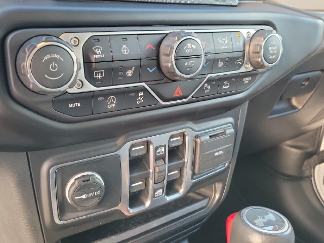 Used 2022 Jeep Wrangler Unlimited Sahara AWD/4WD image 47