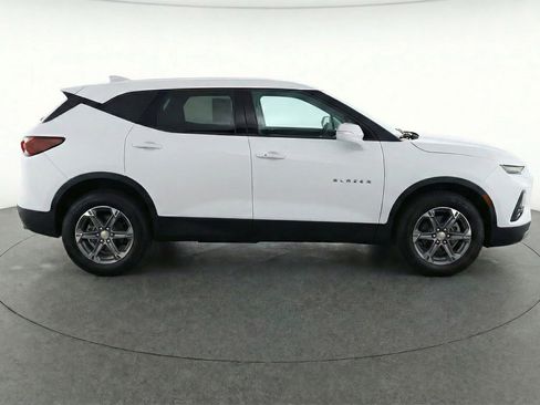 Used 2025 Chevrolet Blazer LT FWD image 11