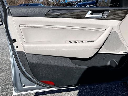 Used 2015 Hyundai Sonata Limited w/ Option Group 06 image 21